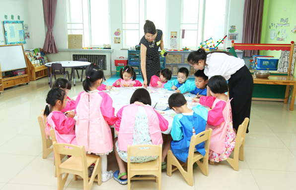 苹果树幼儿园美工课1.jpg